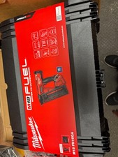 Milwaukee m18 fn16ga with case
