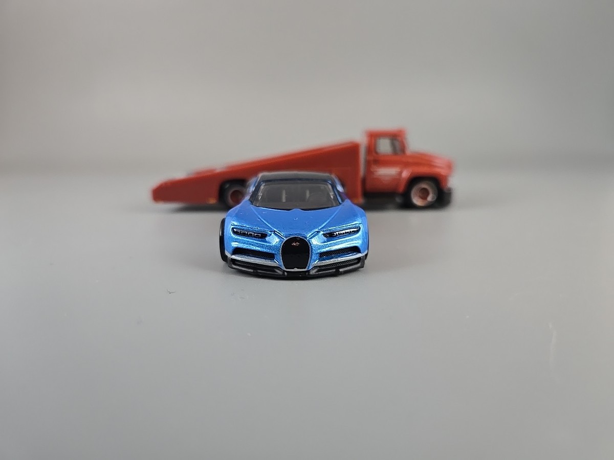 2022 Hot Wheels TRANSPORT Bugatti CHIRON Carry On BOX Loose