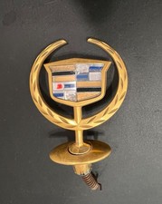 2000-2005 Cadillac Deville Dts Hood Ornament Emblem Gold Oem Please Read