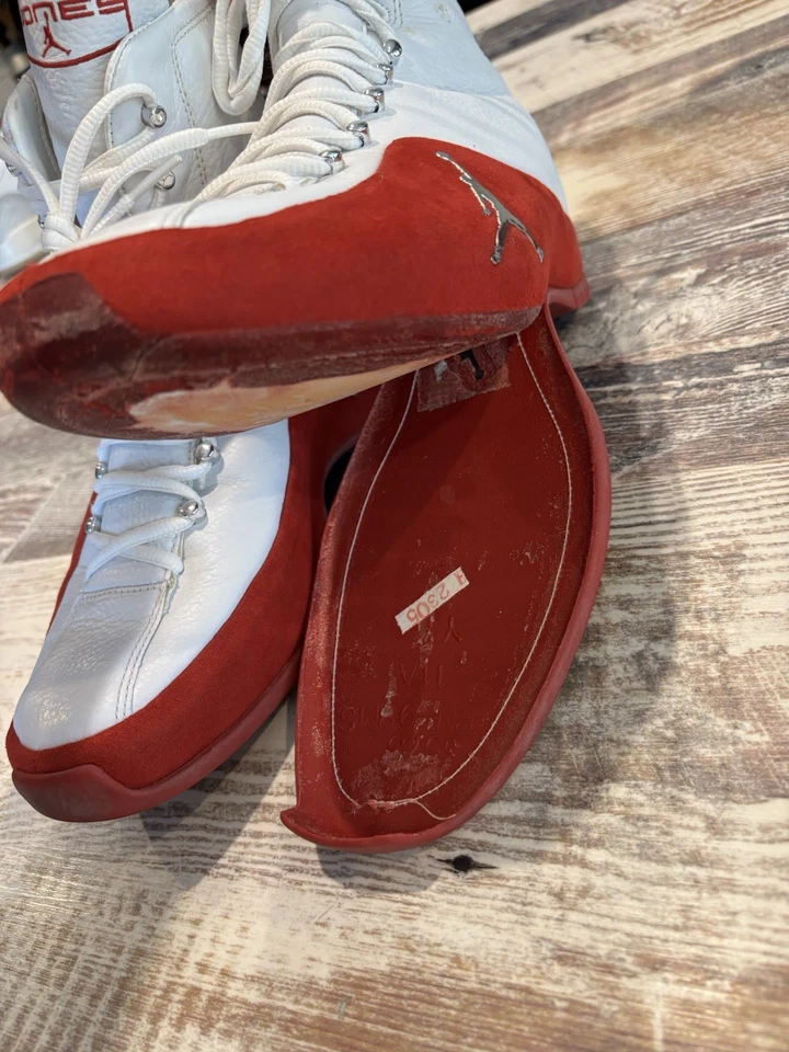 AIR JORDAN BOXER “ROY JONES JR” 2003 BRANCO/VERMELHO/PRATA USADO VINTAGE - Imagem 3 de 4