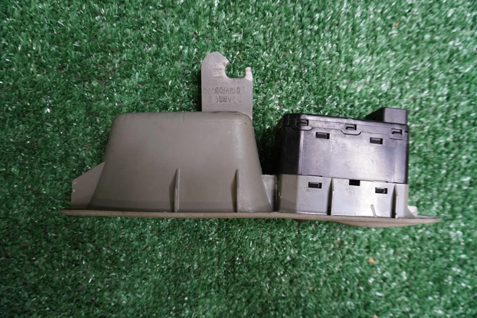 Interruptor de ventana del lado del pasajero Suzuki Verona 2004 OEM 96327938 Foto 2 de 4