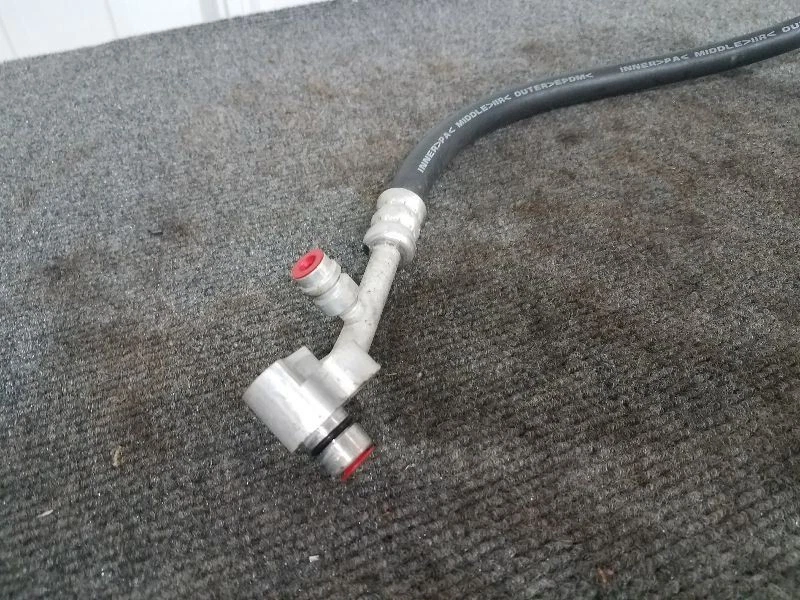 Manguera de aire acondicionado Subaru Impreza WRX 2008-14 - compresor a condensador Foto 2 de 4