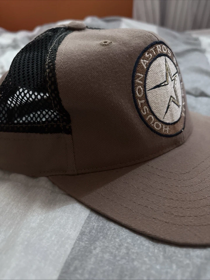 Astros 90s Rare Strapback Hat - Image 4 of 4