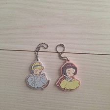 2 Disney princess keychains