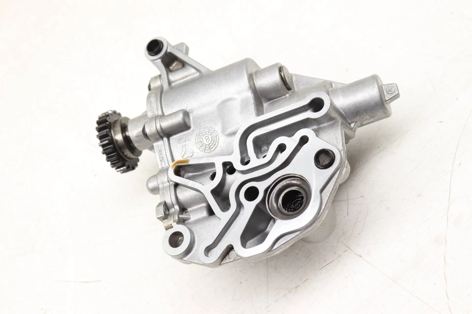 2019-2021 VW GOLF 2.0L - Bomba de óleo do motor 06H115105DH - Imagem 3 de 4