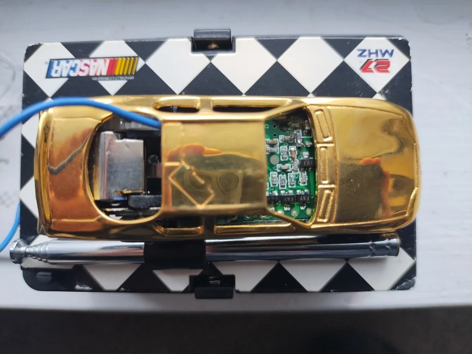 Nascar Adulto 18k Sumergido en Oro Control Remoto Coche Artículo de Coleccionista, Nuevo De Colección Foto 2 de 4