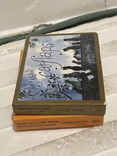 Lynley Dodd Books x 2 HAIRY MACLARY & STINKY MAKINKI CAT FLAPS Book Boards VGC - Picture 2 of 7