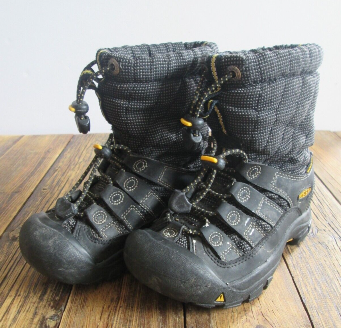 Stivali invernali Keen bambini taglia 12 (run small) neri impermeabili Primaloft con guscio posteriore