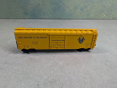 USED Con-Cor #1-041204-3 N Scale 50' Box Car D&H #29028 READ - Picture 2 of 7