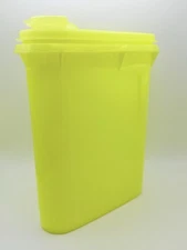 TUPPERWARE  - Vintage Yellow Store & Pour 1qt Beverage Buddy Pitcher