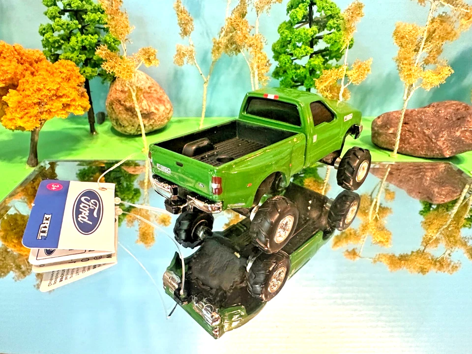 Ertl Truck, Ford F350 Custom G5 Lift Kit Farm Toy, 1:64 Diecast John Deere Green - Image 3 of 3