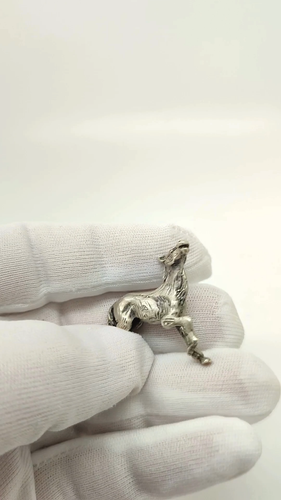 Vintage Italien Fait à la Main Véritable Argent .800 Poulain Cheval Rare Poupée - Vidéo 1 sur 1