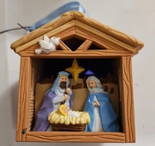 1994 Avon "The First Light-Up Ornament" Nativity Manger Scene Christmas