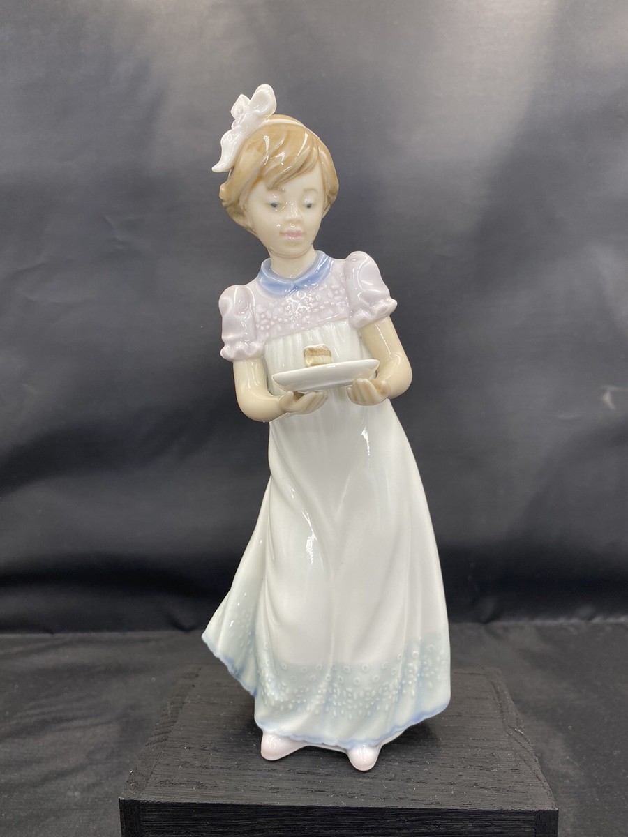 LLADRO リヤドロ／ハッピーバースデー　5429／ フィギュリン LLADRO 5429 HAPPY BIRTHDAY FIGURINE GIRL WITH CAKE BIRTHDAY