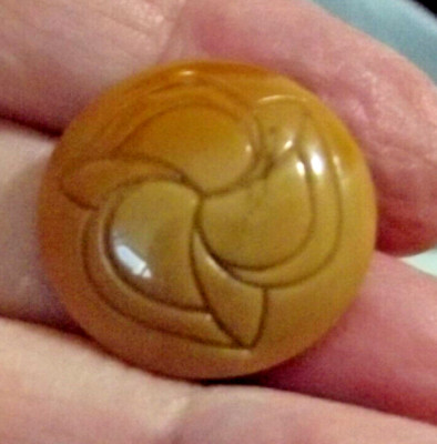 Antique Beige Glass Button - Triad Pattern - 4-way Shank (3814)