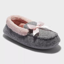 Girls' Madison Moccasin Slippers - dluxe by dearfoams Size 4-5 B-214