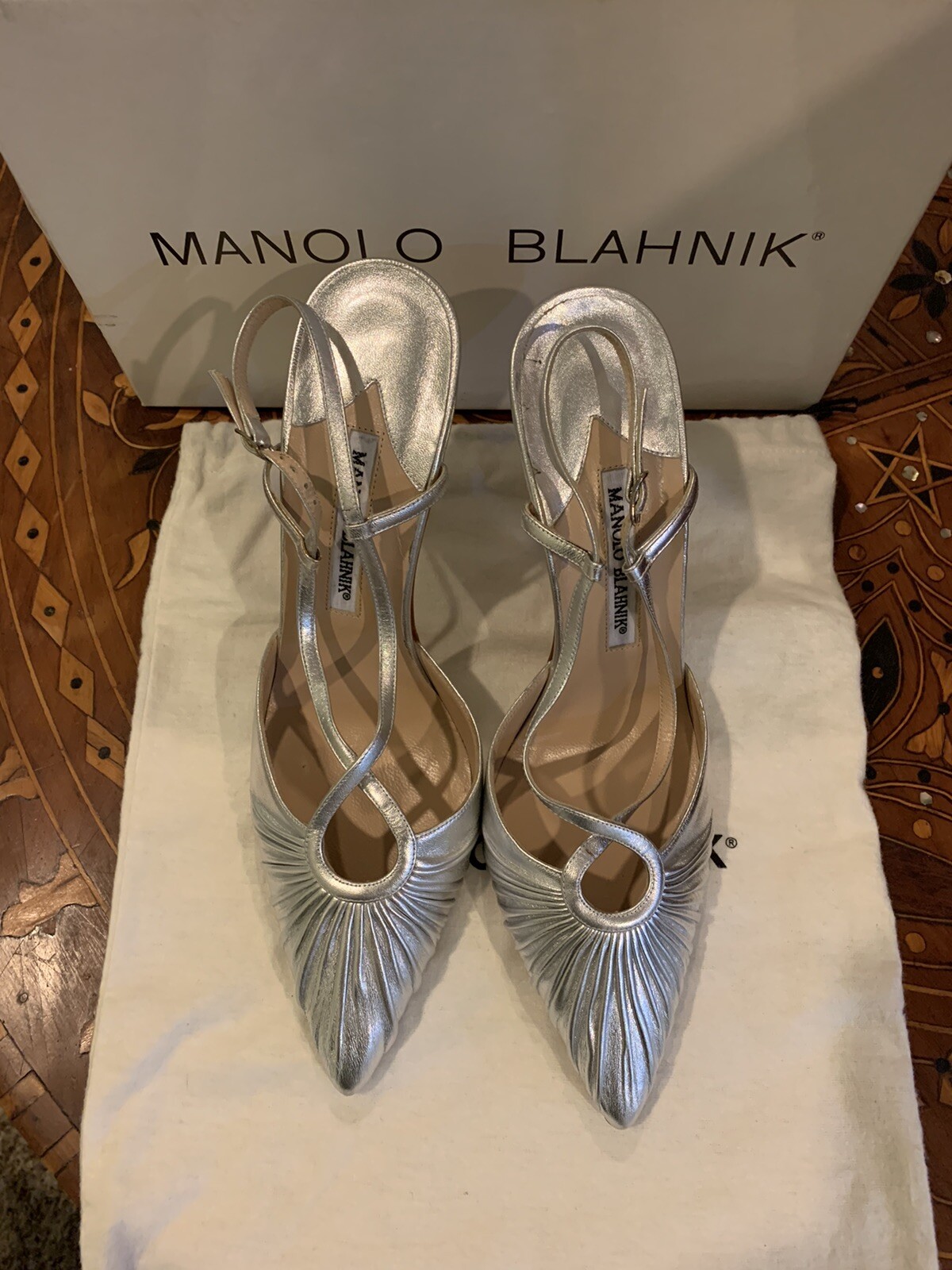 manolo blahnik size 40