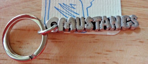 Silver Pewter Mascot Team 57x9mm Says Mustangs on Keychain 27mm Keyring - 第 1/3 張圖片