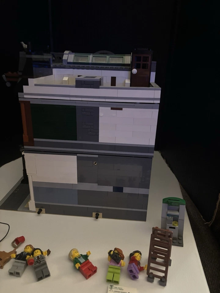 LEGO Creator Expert Modular Edificios Banco de Ladrillos 10251 En 2016 Usado Retirado Foto 3 de 4