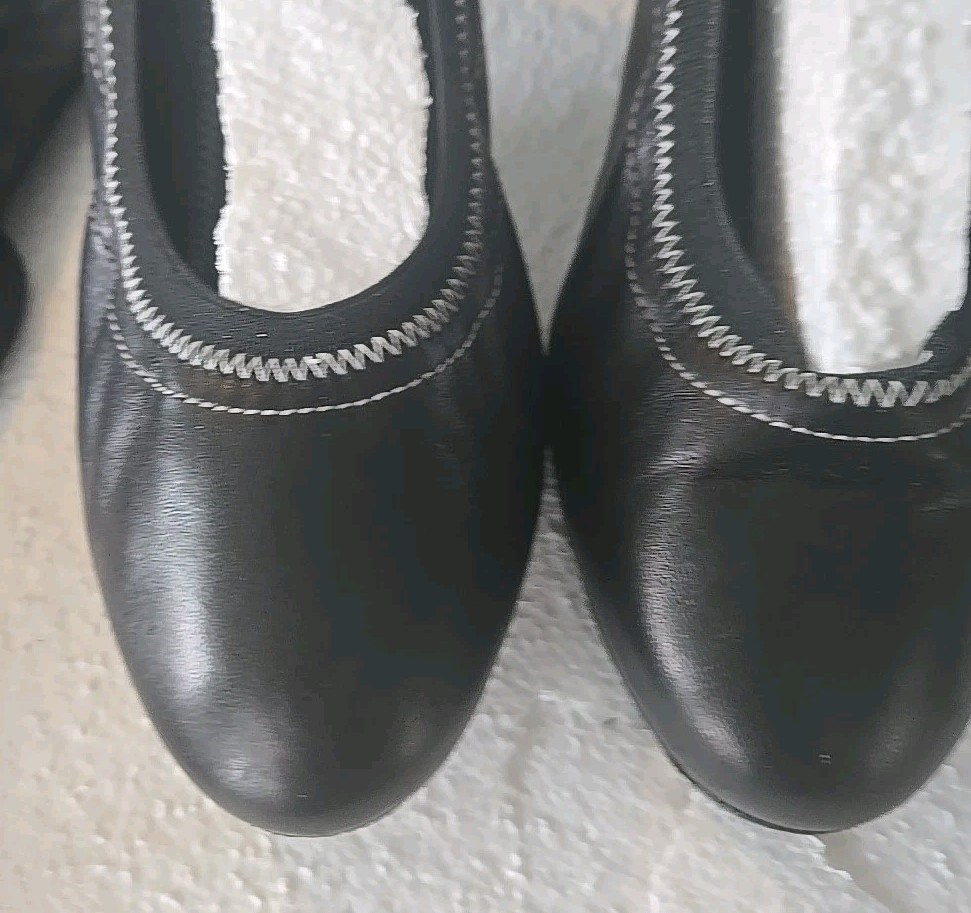 Authentic Chanel Leather Escarpin Cap Toe Pumps CC Logo Size 37.5 Black White thumbnail 8