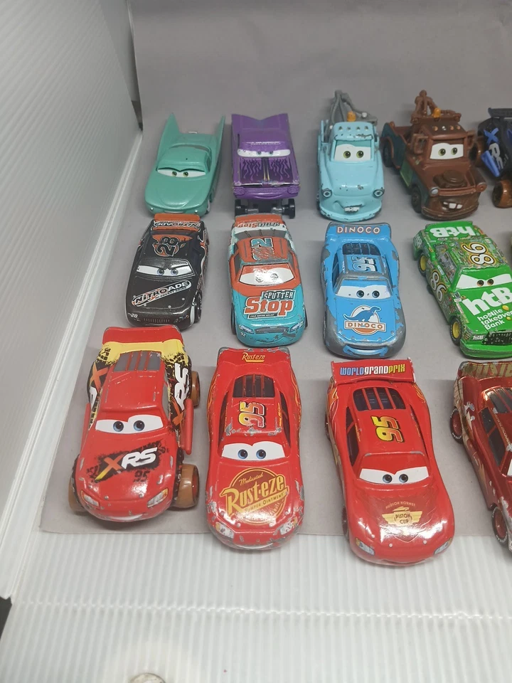 Лот из 19 литых и пластиковых игрушечных машинок из фильмов Disney/Pixar - Изображение 2 из 3