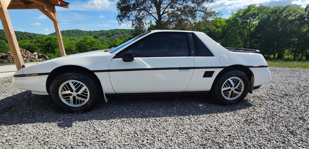 1988 Pontiac Fiero for sale in Watertown Tennessee