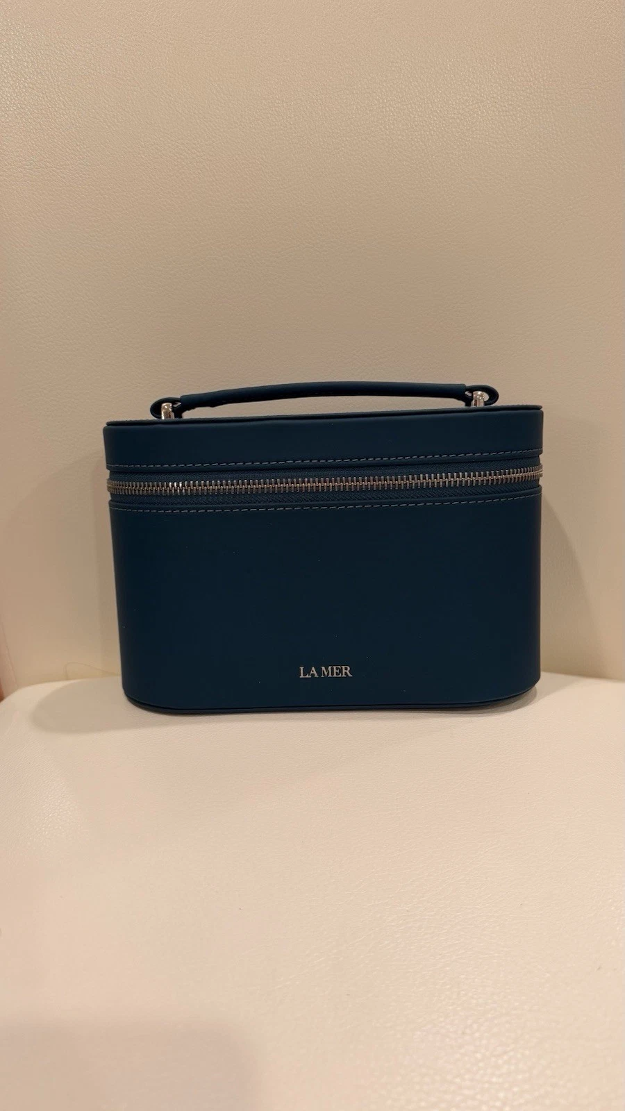 La Mer Luxury Cosmetic Makeup Train Case Vanity Travel Storage Bag
Opens in a new window or tab