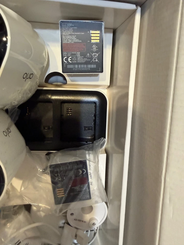 Arlo Pro 4 - 5 Wire Free Spotlight Cameras -2 extra battery - UNTESTED , READ - Image 4 of 4