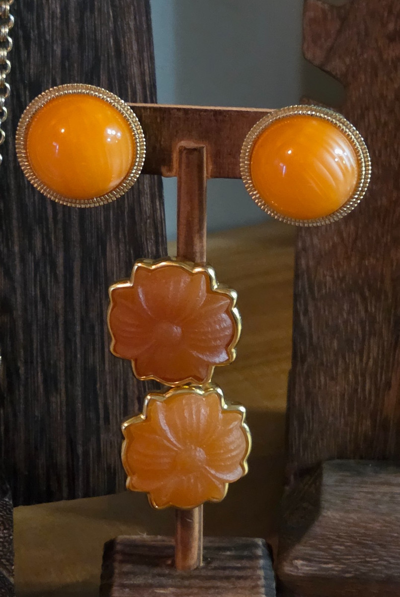 17pc Vintage Gold and Orange Tone Jewelry Lot inc Avon, Bergere, Monet and more View 4