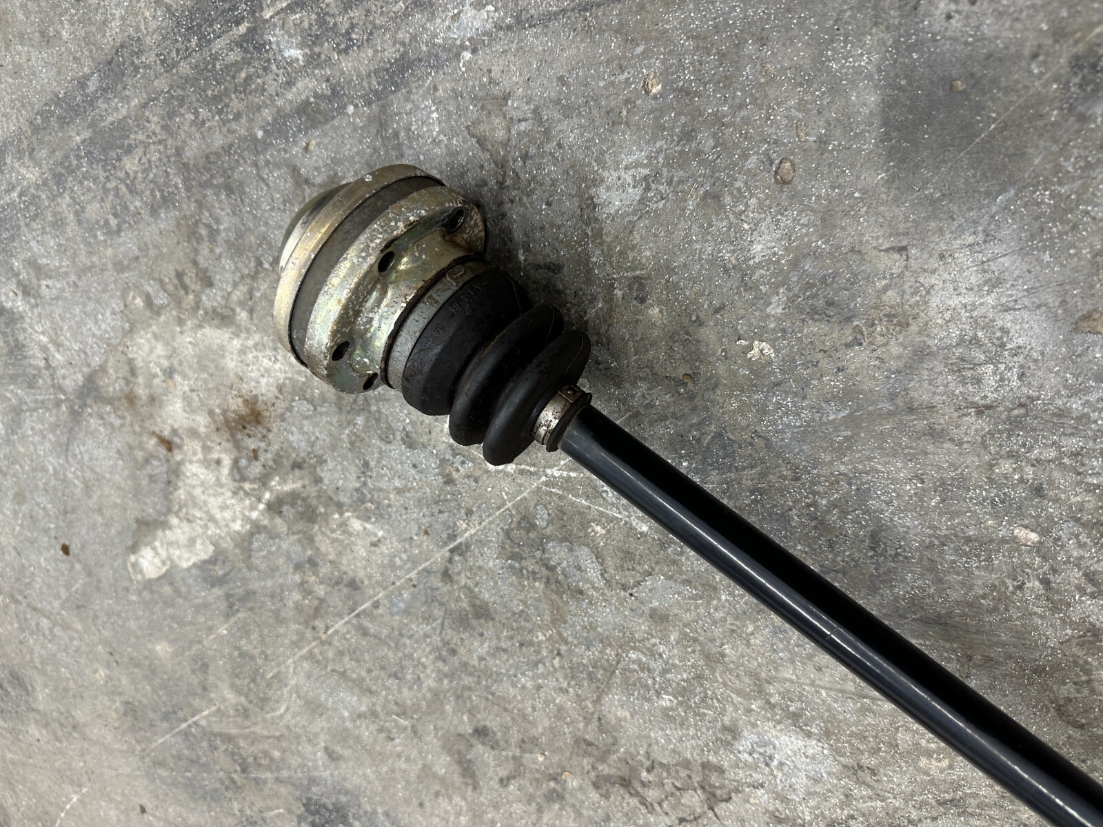 2014 AUDI R8 COUPE FRONT RIGHT PASSENGER AXLE SHAFT 420 407 271 A OEM