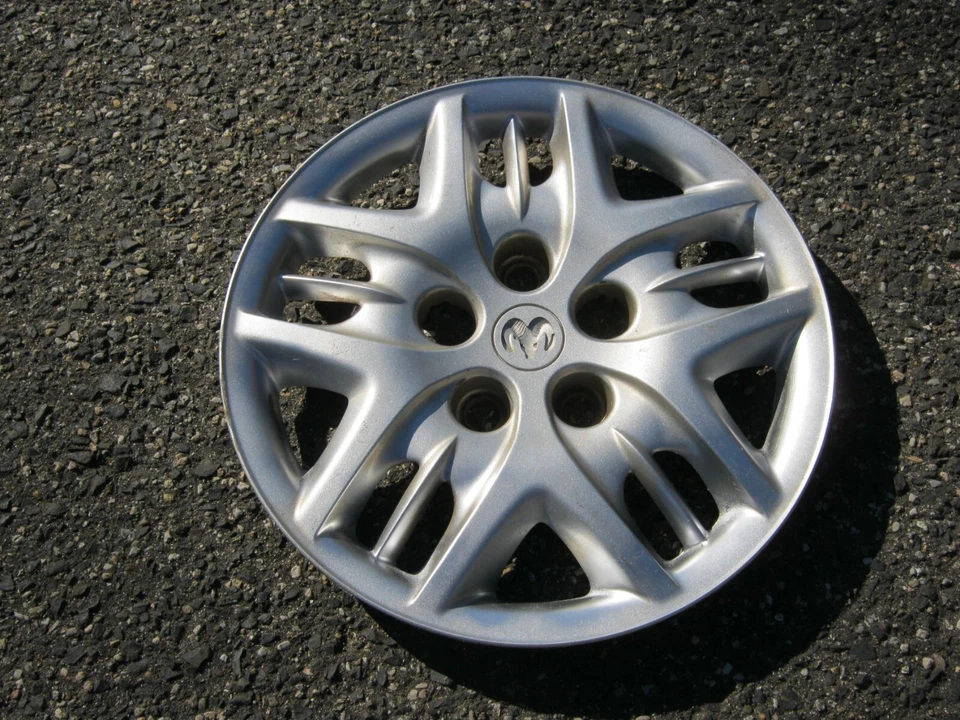 Una fábrica 2001 2002 Chrysler Voyager 15 pulgadas perno en tapacubos cubierta de rueda Foto 4 de 4