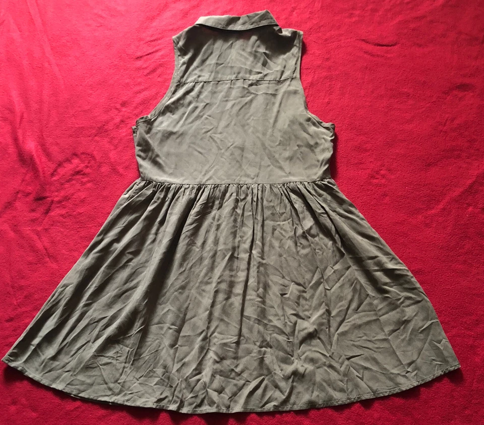 Vestido Rue21 Juniors Talla L 100% Viscosa Oliva Botones Too To Bottom Cuello Usado en Excelente Condición Foto 2 de 4