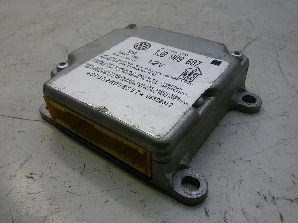 VW Passat 3B Steuergerät Airbag 1J0909607 BJ1998 - Bild 2 von 2