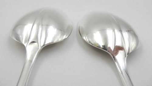 LOT VINTAGE DE 2 CUILLÈRES DE SERVICE ATKIN BROS. EP A1 POINÇON ARGENT 9", Royaume-Uni - Photo 9/13