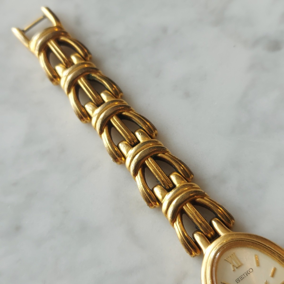 Seiko Gold Tone Oval Face Vintage Cocktail Watch 1N00-6H89 Japan
