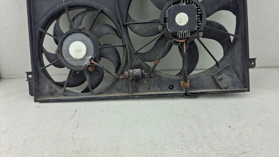 Ventilador de refrigeración del radiador Volkswagen Passat 2012-2015 2,5 L OEM Foto 3 de 4