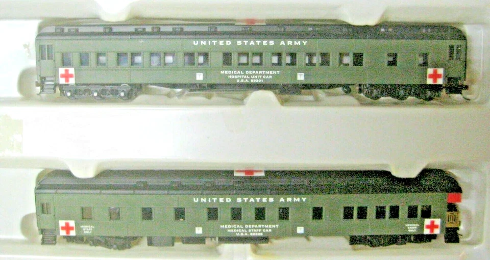 US ARMY TRAIN SET GP-20 LOCO AND 4 HOSPITAL PASSENGER CARS #MRR-30321 - Image 3 of 3