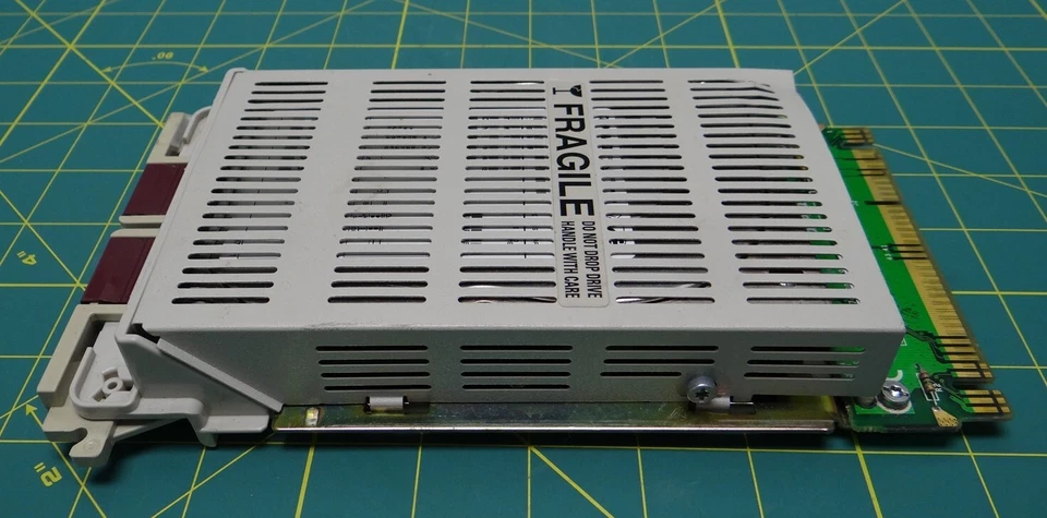 HP Compaq 177988-001 Internal Hard Drive 36.4 GB Ultra SCSI-3 w/ Tray - Image 3 of 4