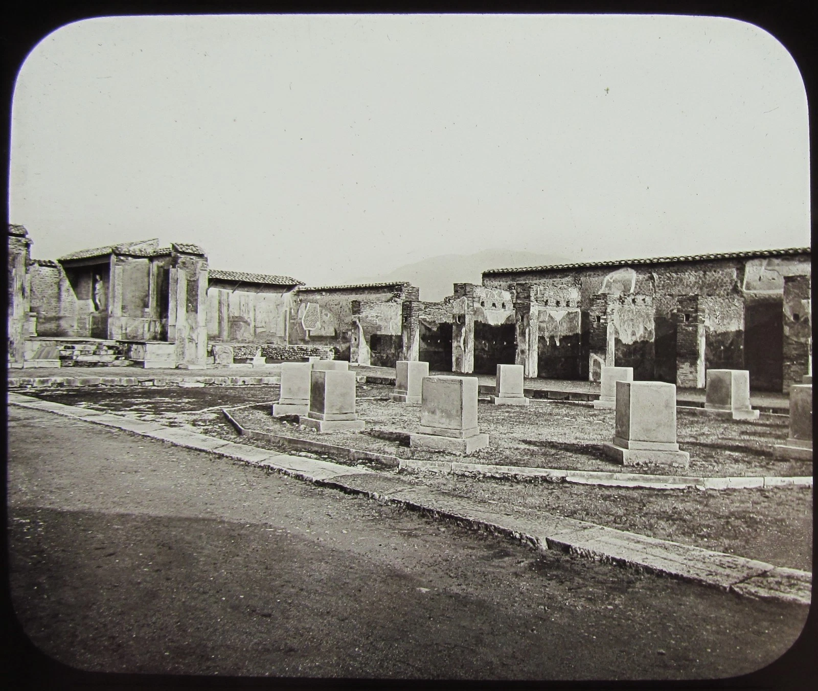 Glass Magic Lantern Slide MOUNT VESUVIUS & POMPEII NO15 TEMPLE ALTER C1890 PHOTO