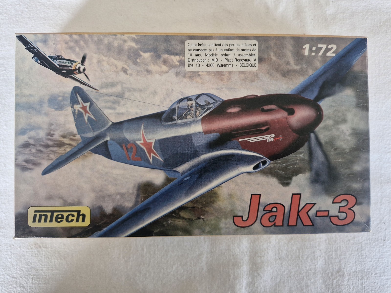 Chasseur Yak-3 INTECH à l'échelle 1/72 aux lignes de structure gravées avec précision - AV015
