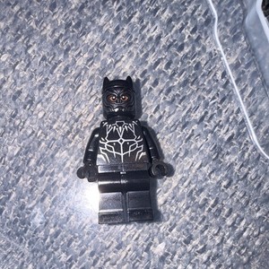 Lego Black Panther Minifigure Reddish Brown Eyes, Claw Necklace (76103, 76100)