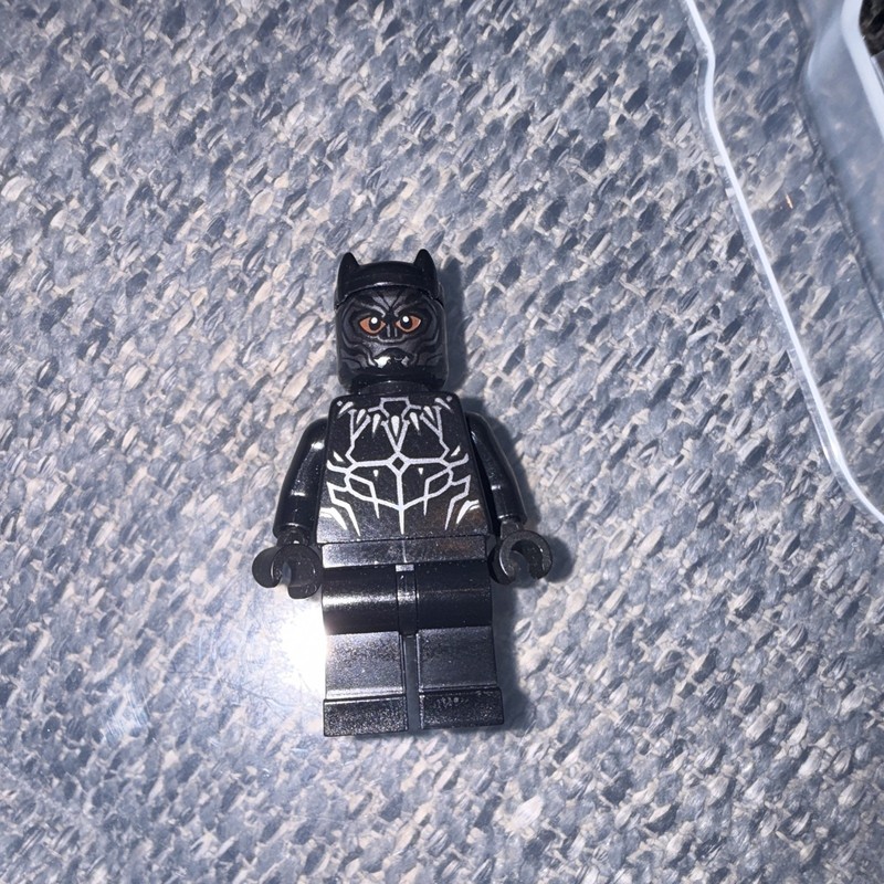 Lego Black Panther Minifigure Reddish Brown Eyes, Claw Necklace (76103, 76100)