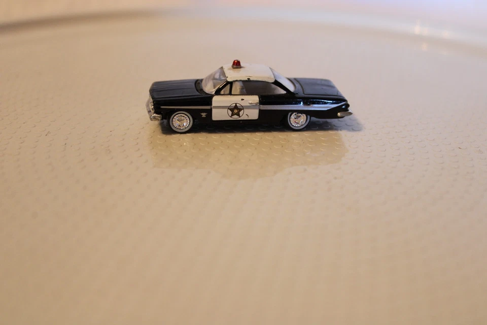 HO Scale CMW Mini Metals, 1950s 2 Door Chevrolet Police Car, Black & White - Image 3 of 4
