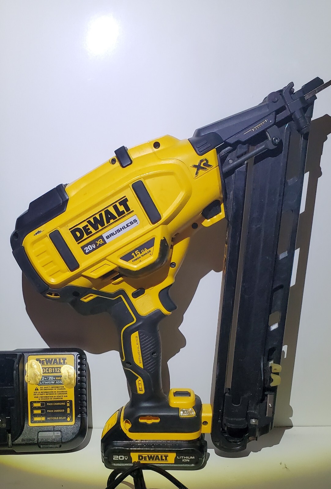 DEWALT DCN650D1 XR 20V Cordless 15 GA ANGLED FINISH NAILER KIT 2022