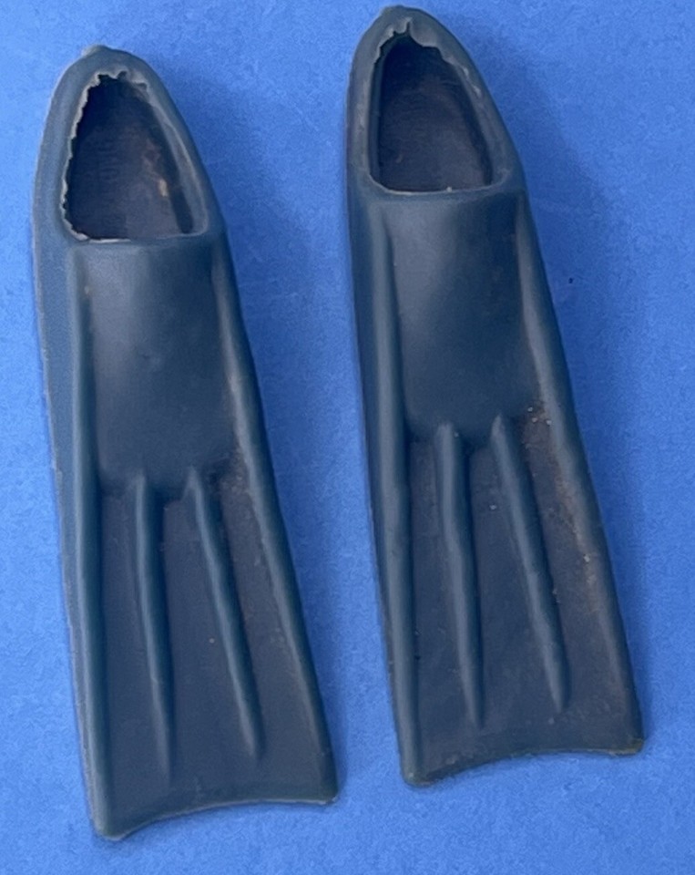 Vintage Barbie Doll Skipper Francie Scuba Diving Fins Shoes Blue Hong