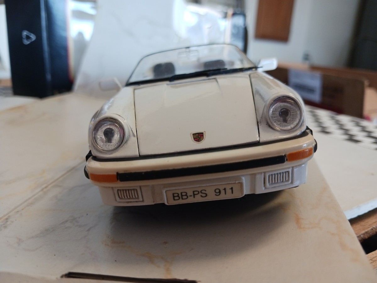 ポルシェ911 スピードスター MAISTO 1989 1989 PORSCHE 911 SPEEDSTER RED BY MAISTO 1:18 SCALE | eBay