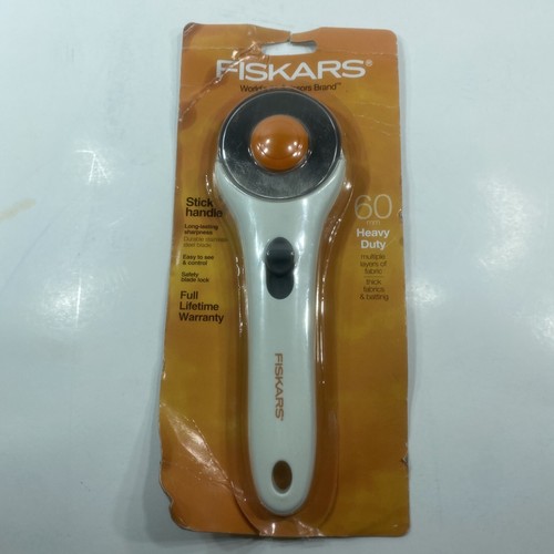 FISKARS Classic Stick Handle 60mm Heavy Duty Rotary Cutter (1979601004