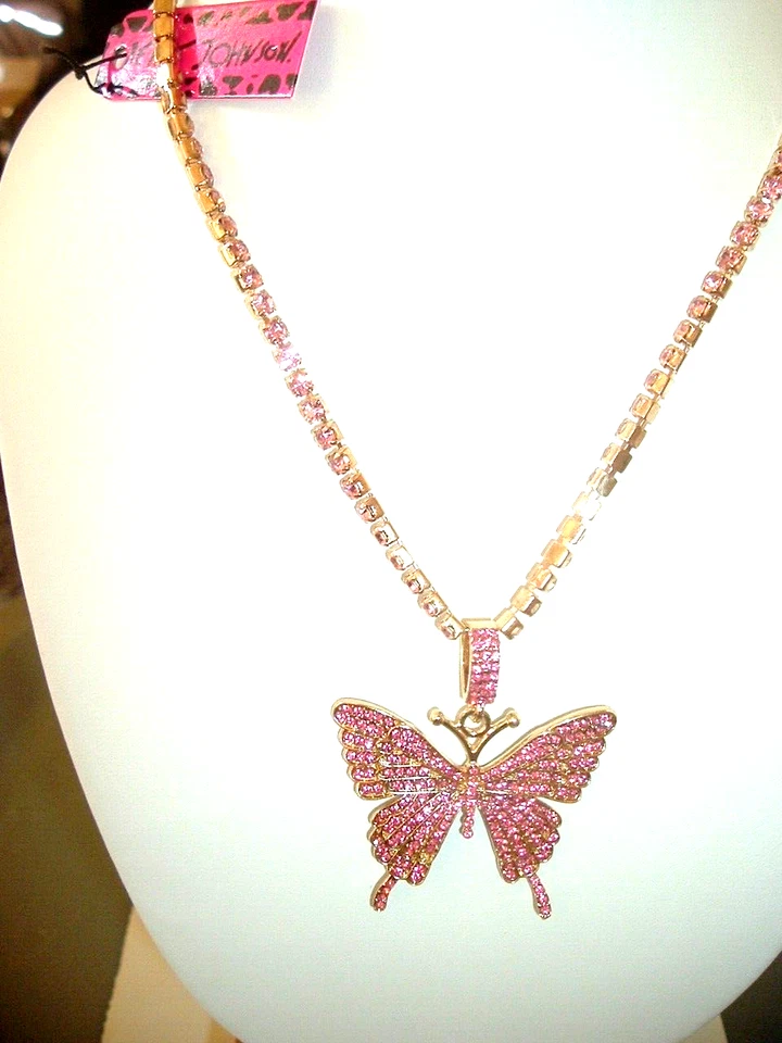 COLLAR MARIPOSA PAVÉ CADENAS ADORNADAS CON ESTRÁS CRISTAL ROSA Betsey Johnson Foto 4 de 4