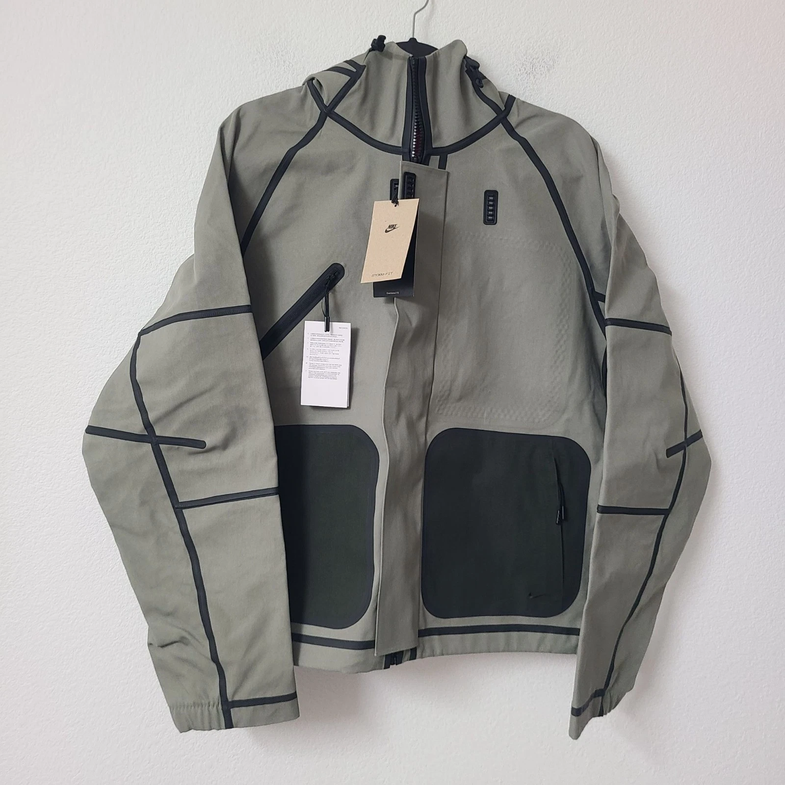 Nike Tech Storm-Fit Hooded Rain Jacket HM9473-320 Size S Light Army