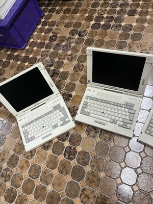 4 x Compaq LTE 5300. Voll funktionsfähige Vintage-Laptops!